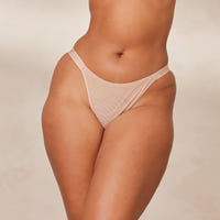 Nayeli, M